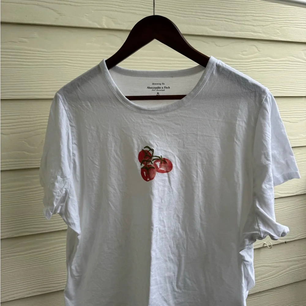 Abecrombie & Fitch Tomato T - Picture 3 of 5